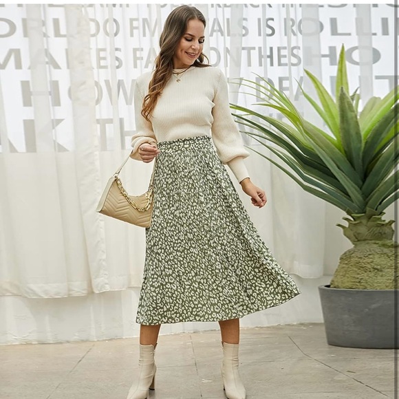 High waist midi pleated skirt with pockets - Picture 2 of 3